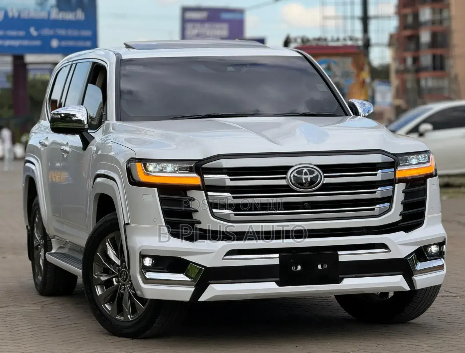 Toyota Land Cruiser LC300 2023 White