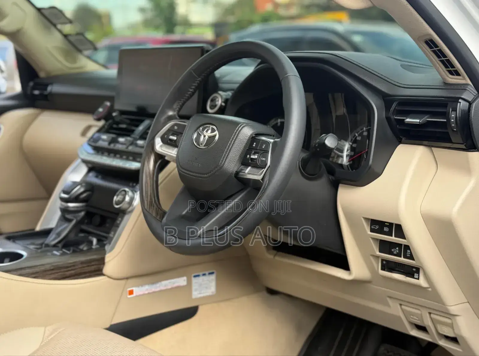 Toyota Land Cruiser LC300 2023 White