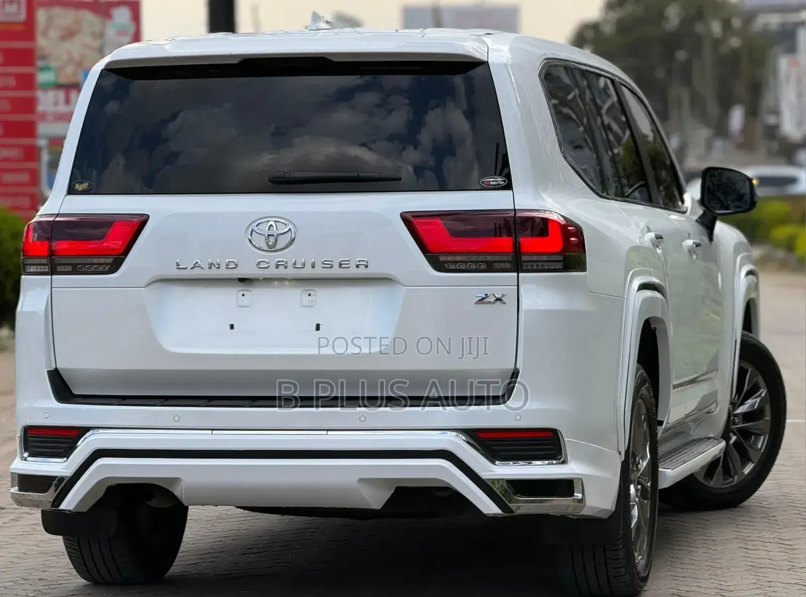 Toyota Land Cruiser LC300 2023 White