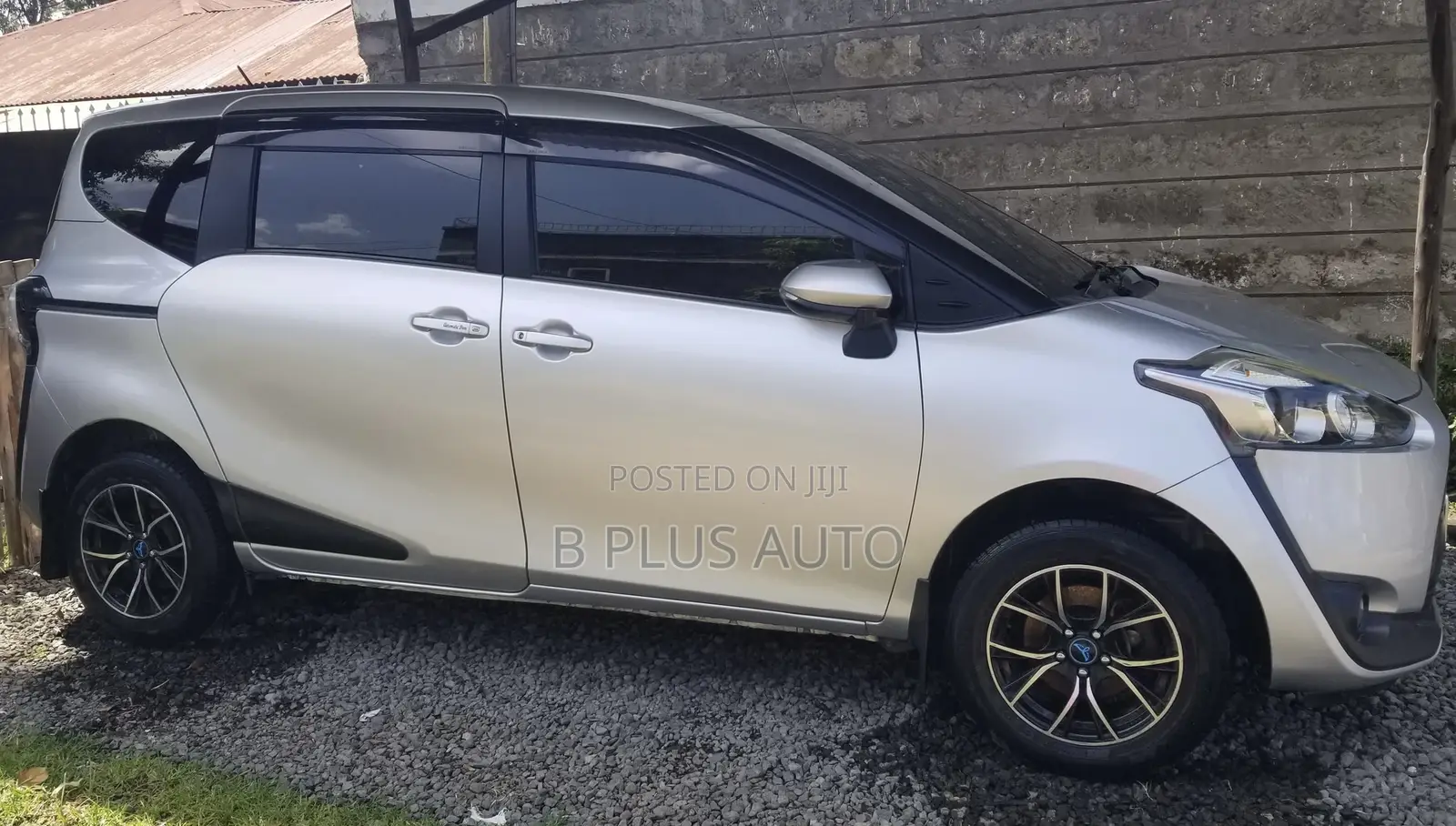 Toyota Sienta 2018 Silver