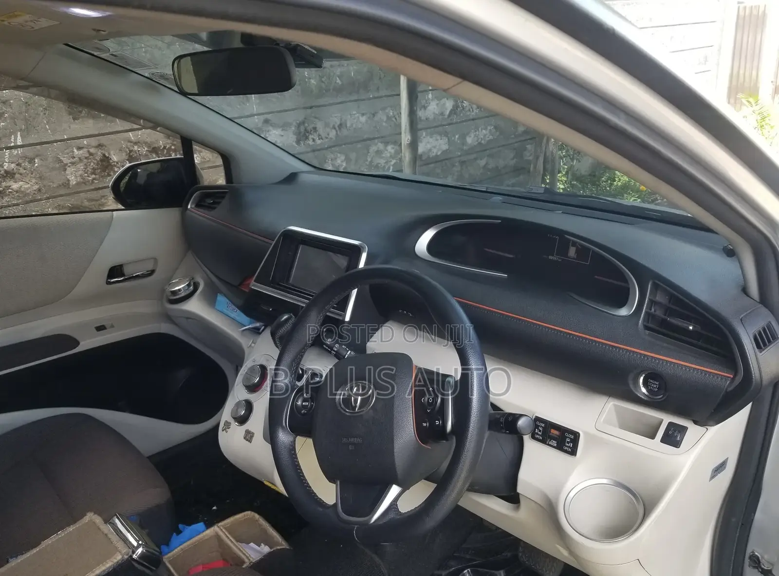 Toyota Sienta 2018 Silver