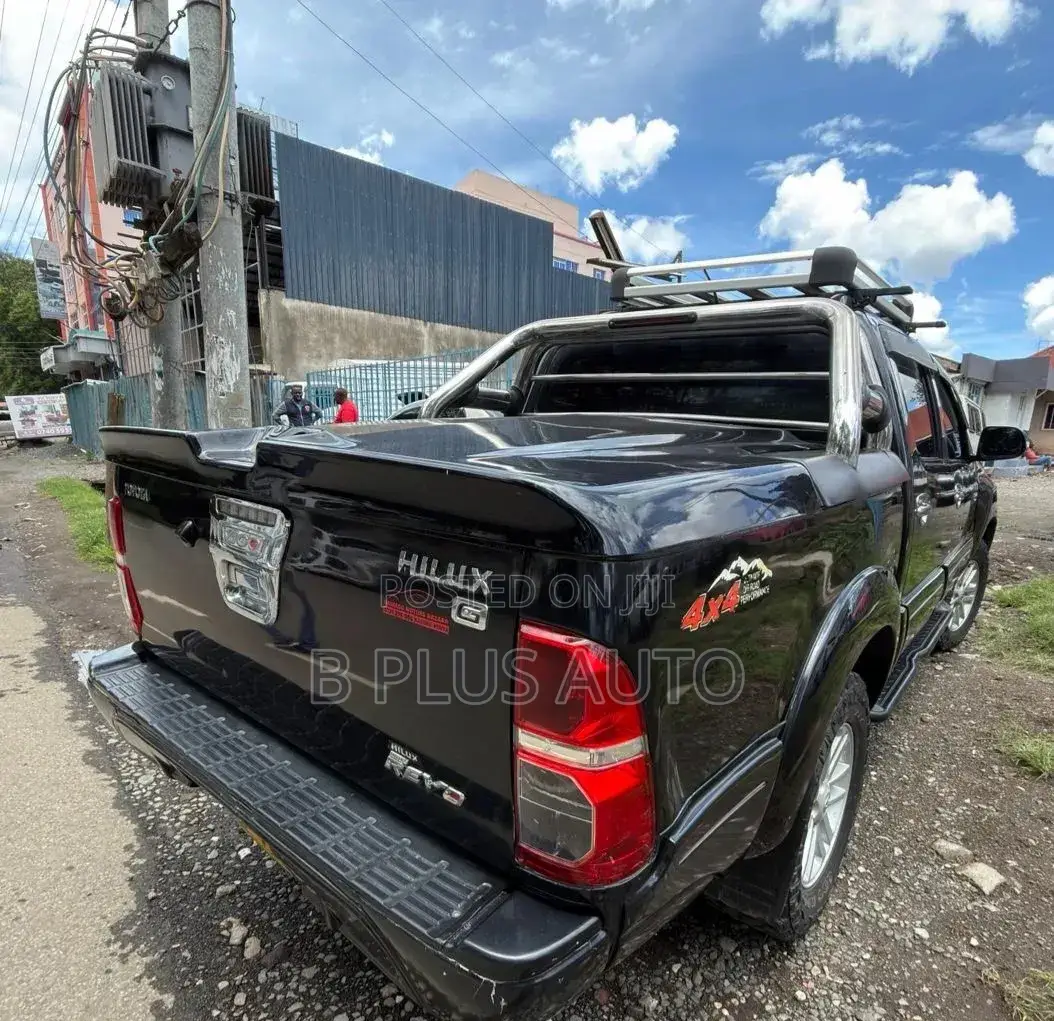 Toyota Hilux 3.0 D-4D 4x4 2014 Black