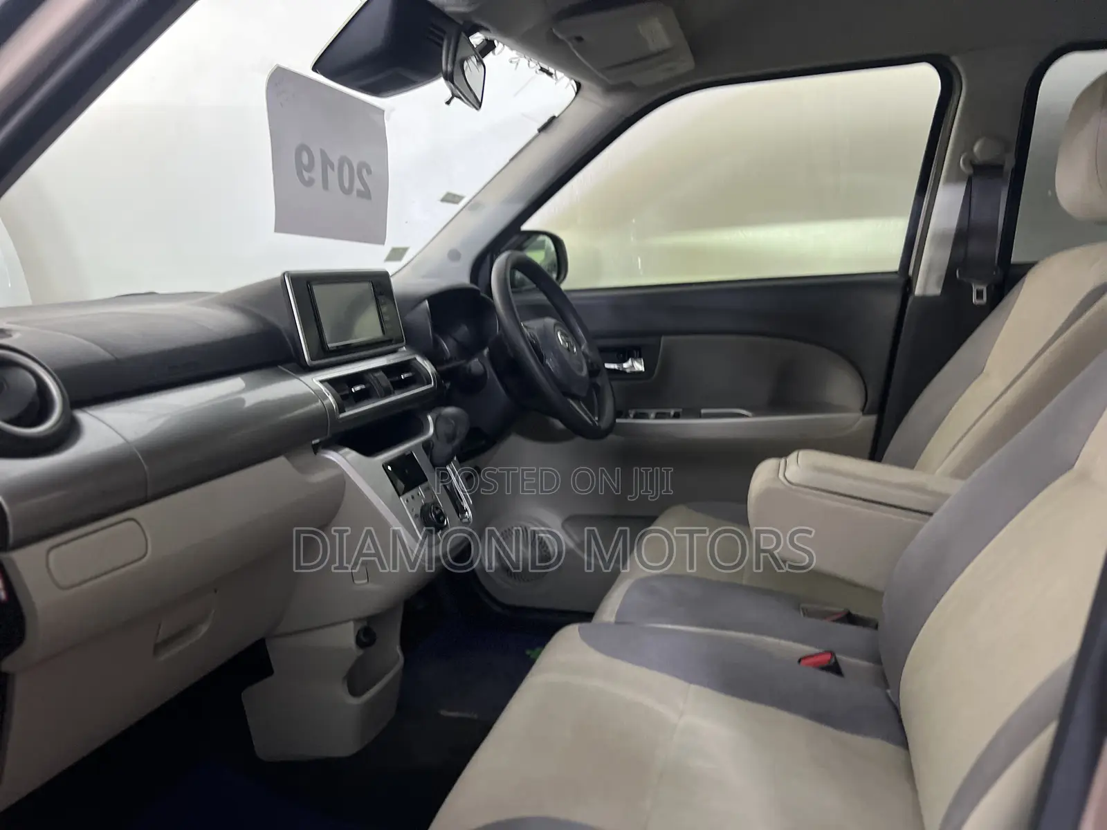 Daihatsu Cast 660 Turbo AWD 2019 Gold