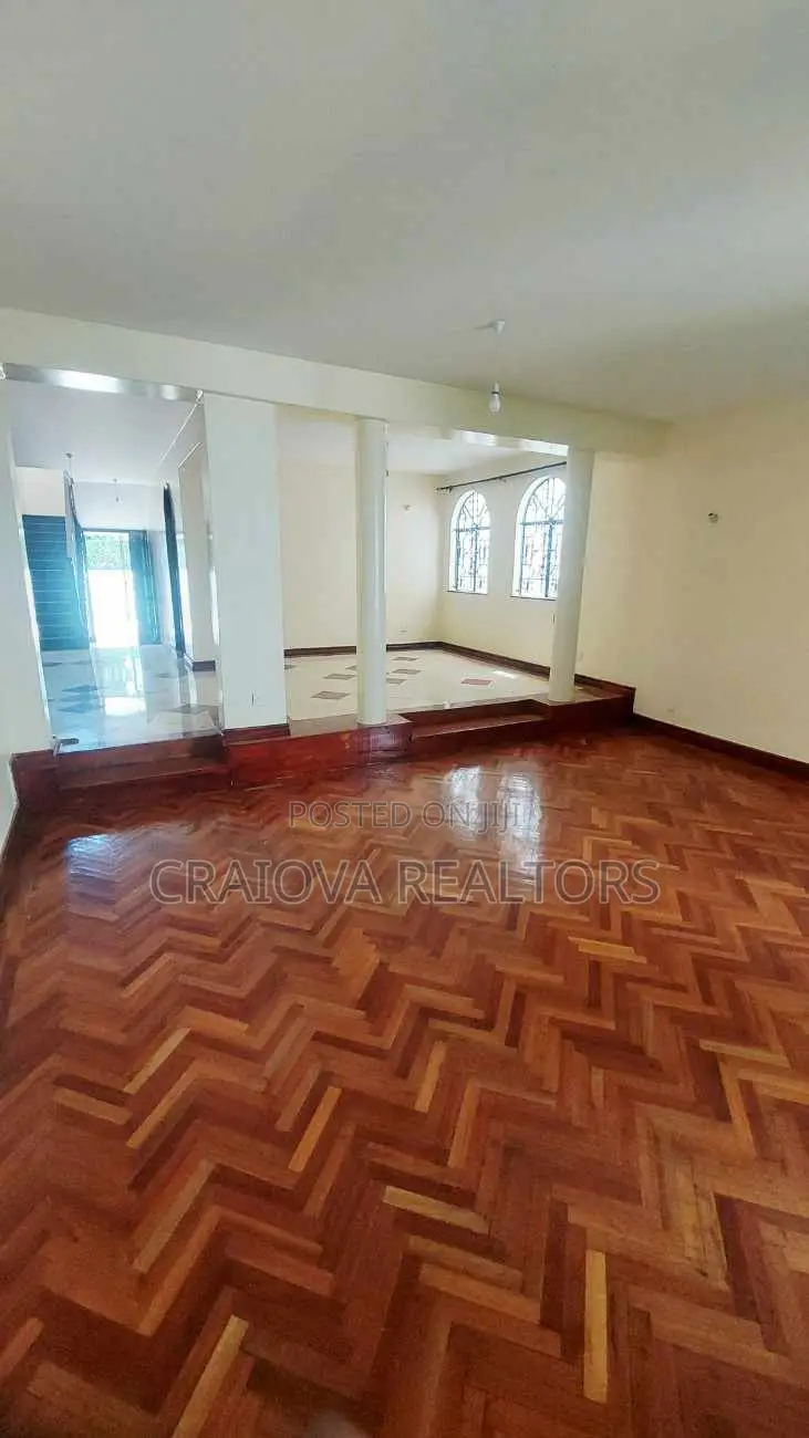 5bdrm Villa in Riverside Drive for sale