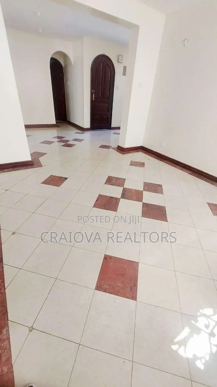 5bdrm Villa in Riverside Drive for sale