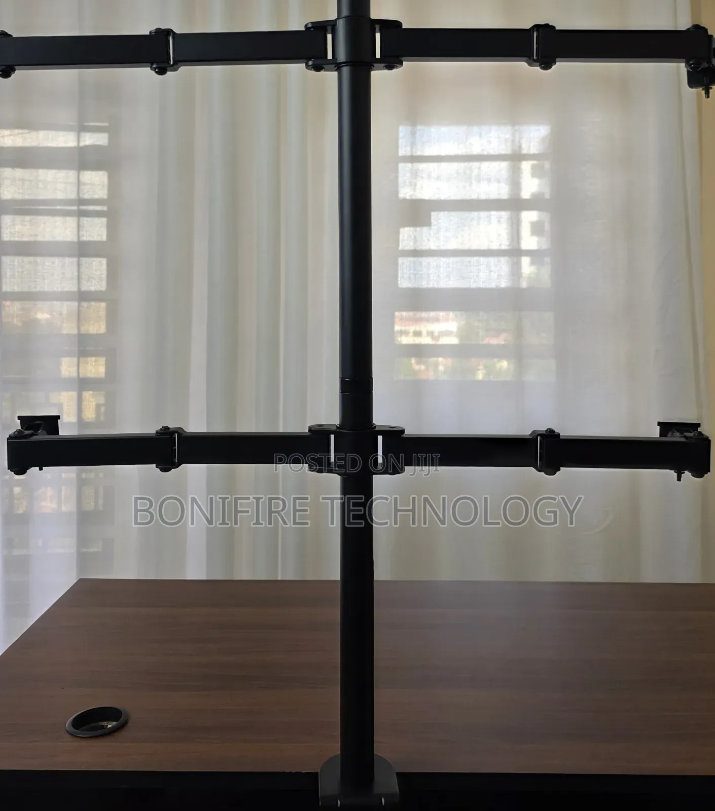 Quad Monitor Stand 
Supports 24 and 27 Inch