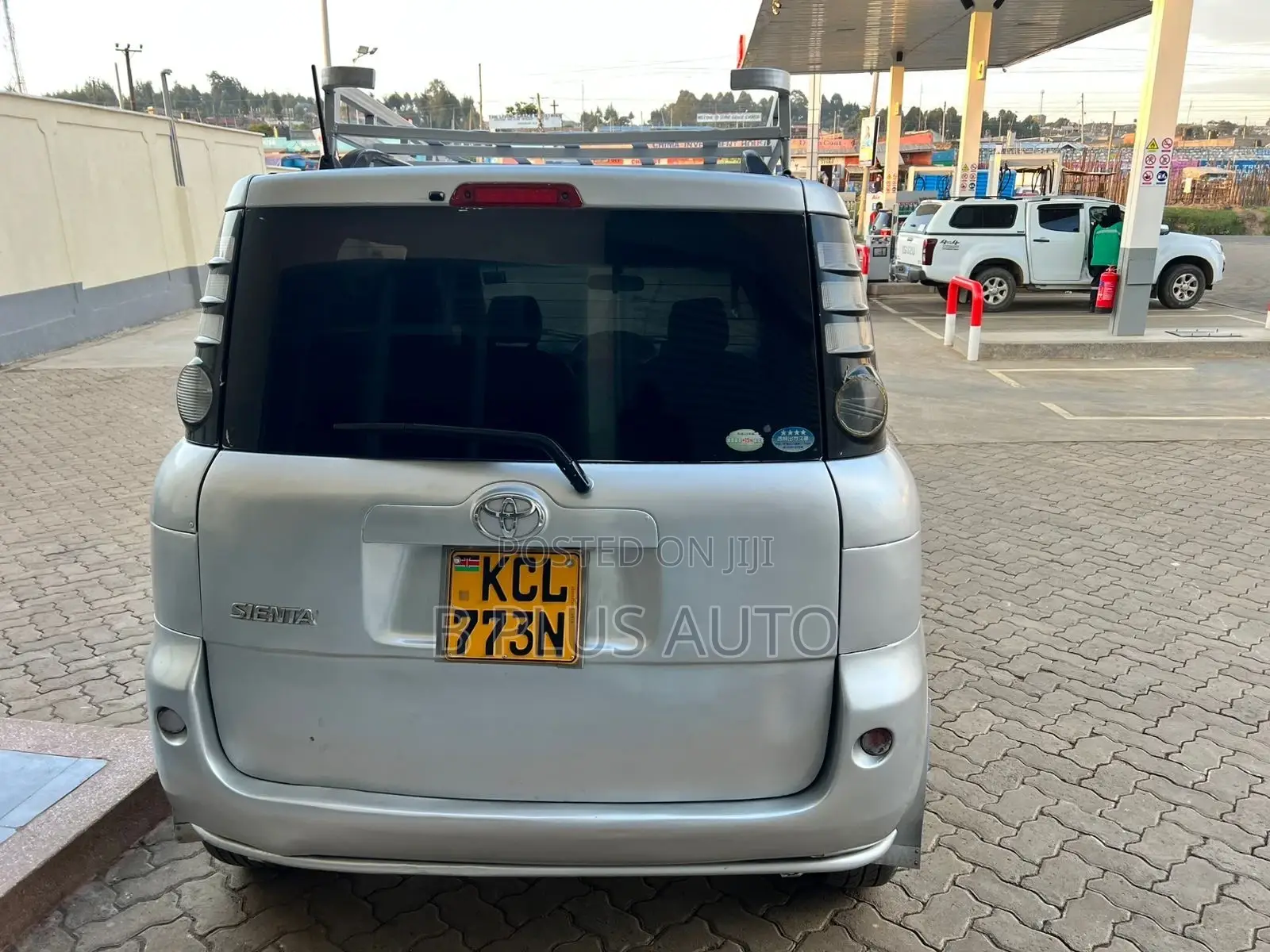 Toyota Sienta 1.5 FWD 2009 Silver