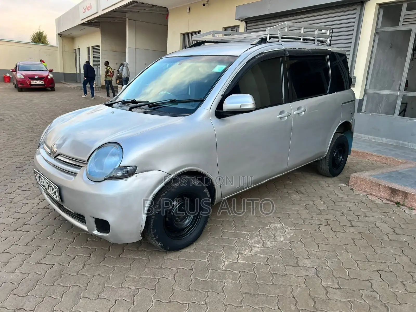 Toyota Sienta 1.5 FWD 2009 Silver