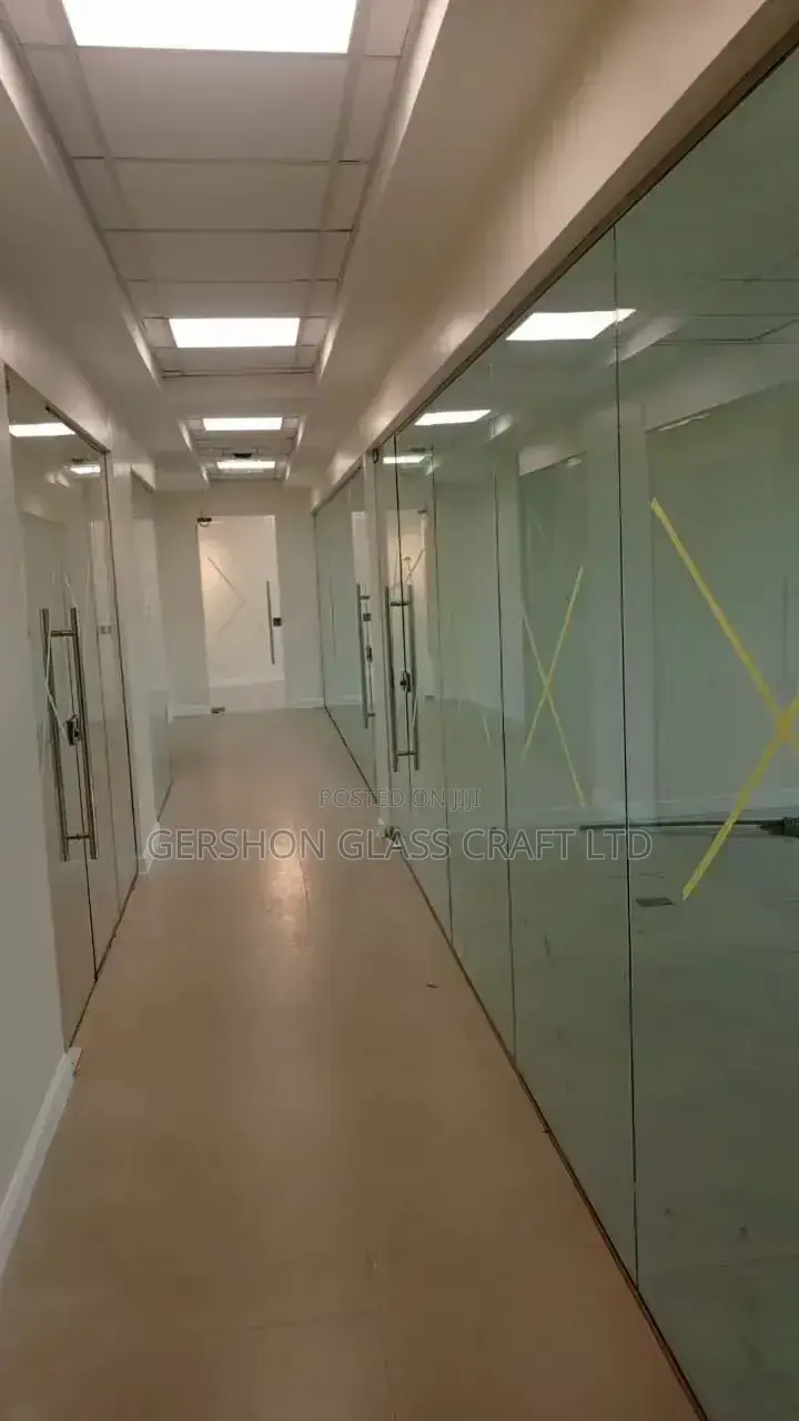 Frameless Office Partitioning