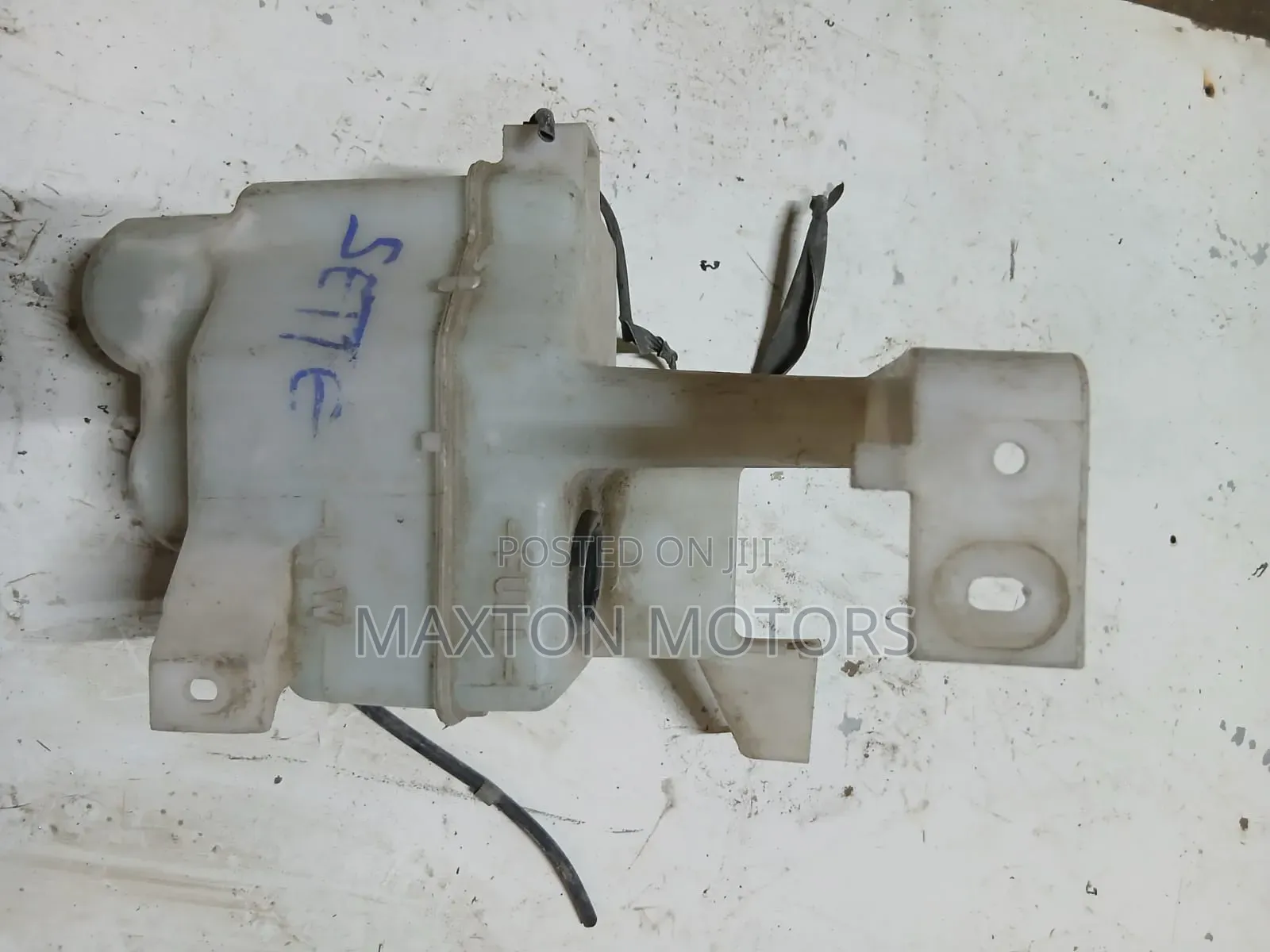Toyota Passo Sette Washer Bottle