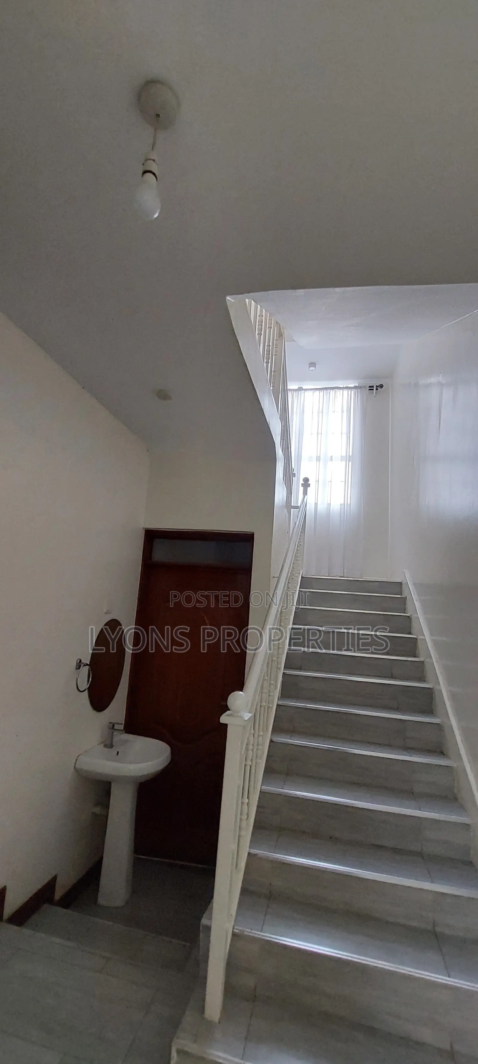 4bdrm Maisonette in Behind Smith, Nkoroi for rent