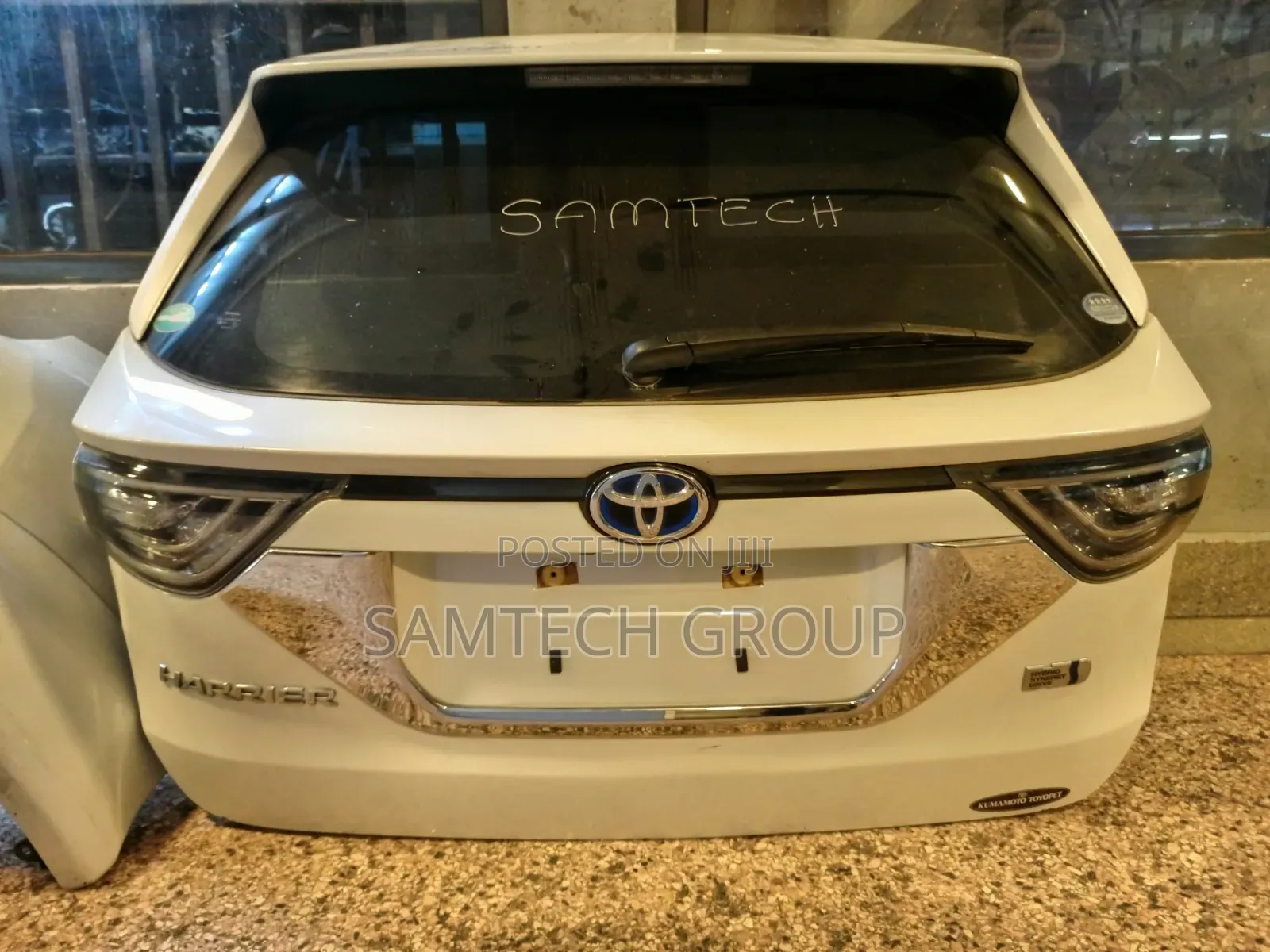 Clean Toyota Harrier X-Japan Boot Door