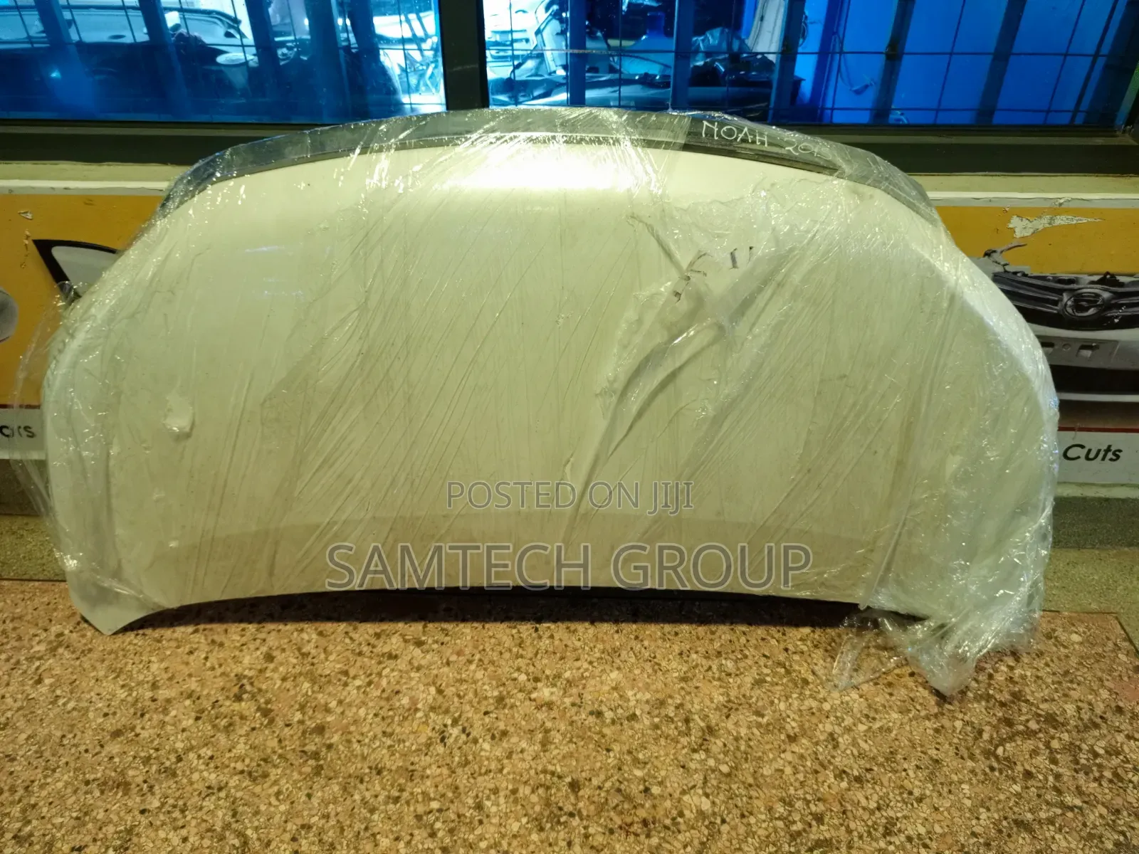 Toyota Noah Bonnet X-Japan Bonnet