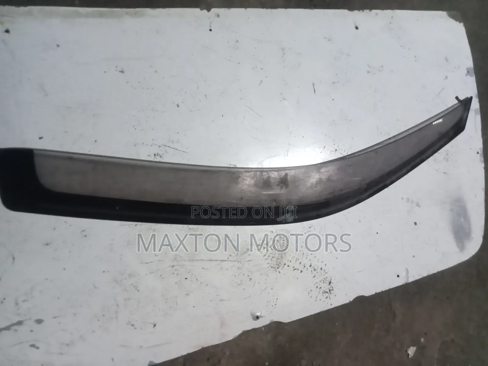 Toyota Kluger 2005 Windbreaker
