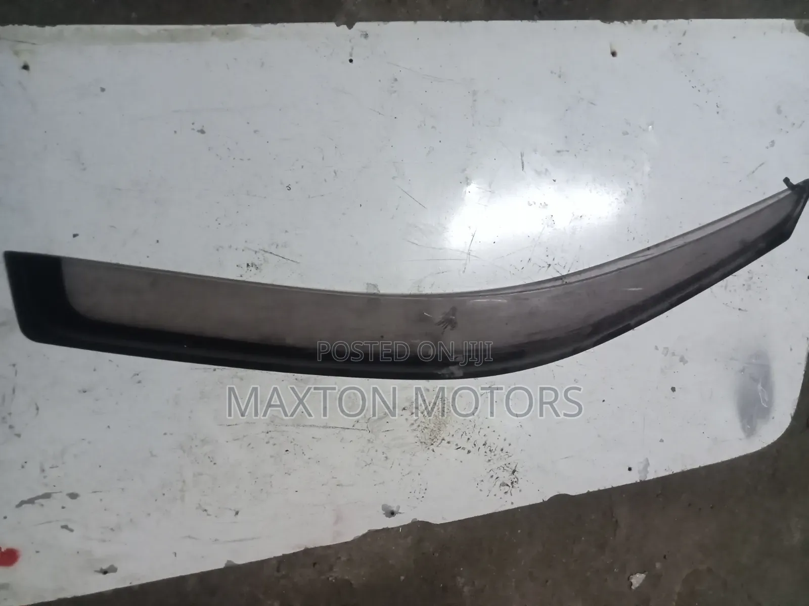 Toyota Kluger 2005 Windbreaker