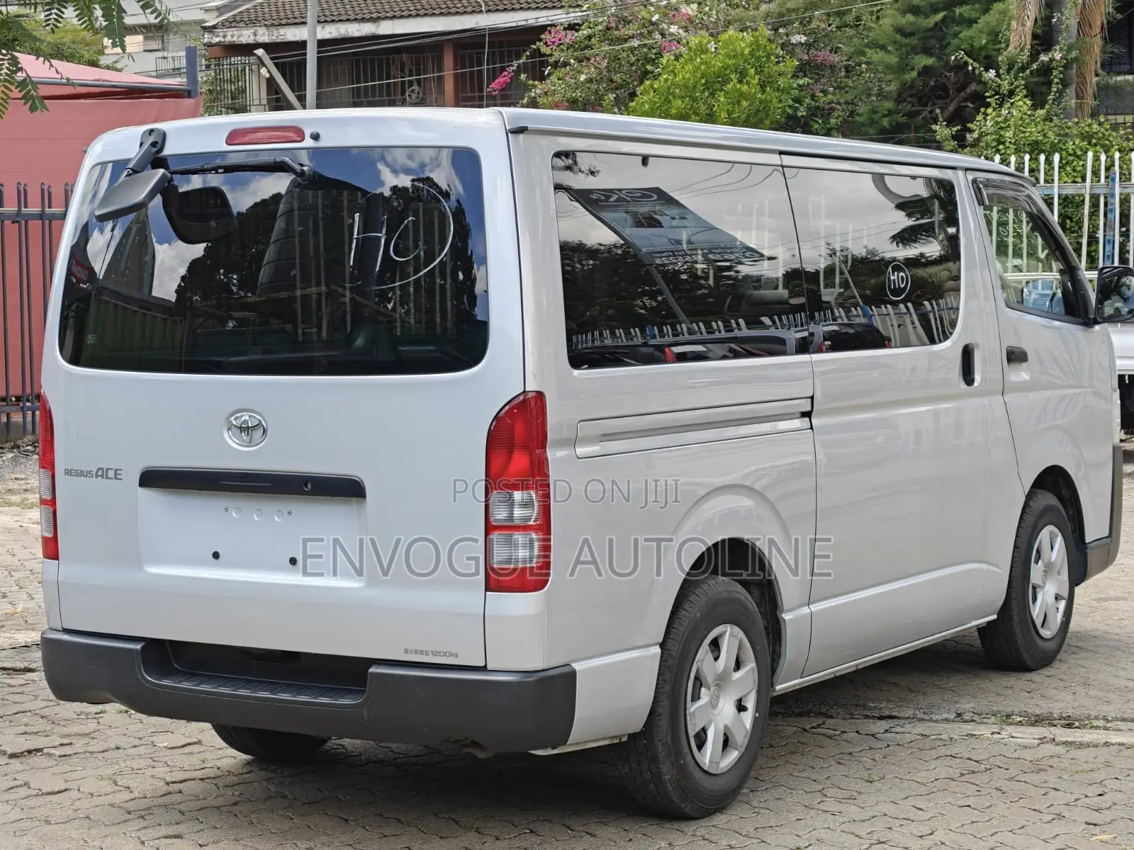 Toyota HiAce 2018 Silver