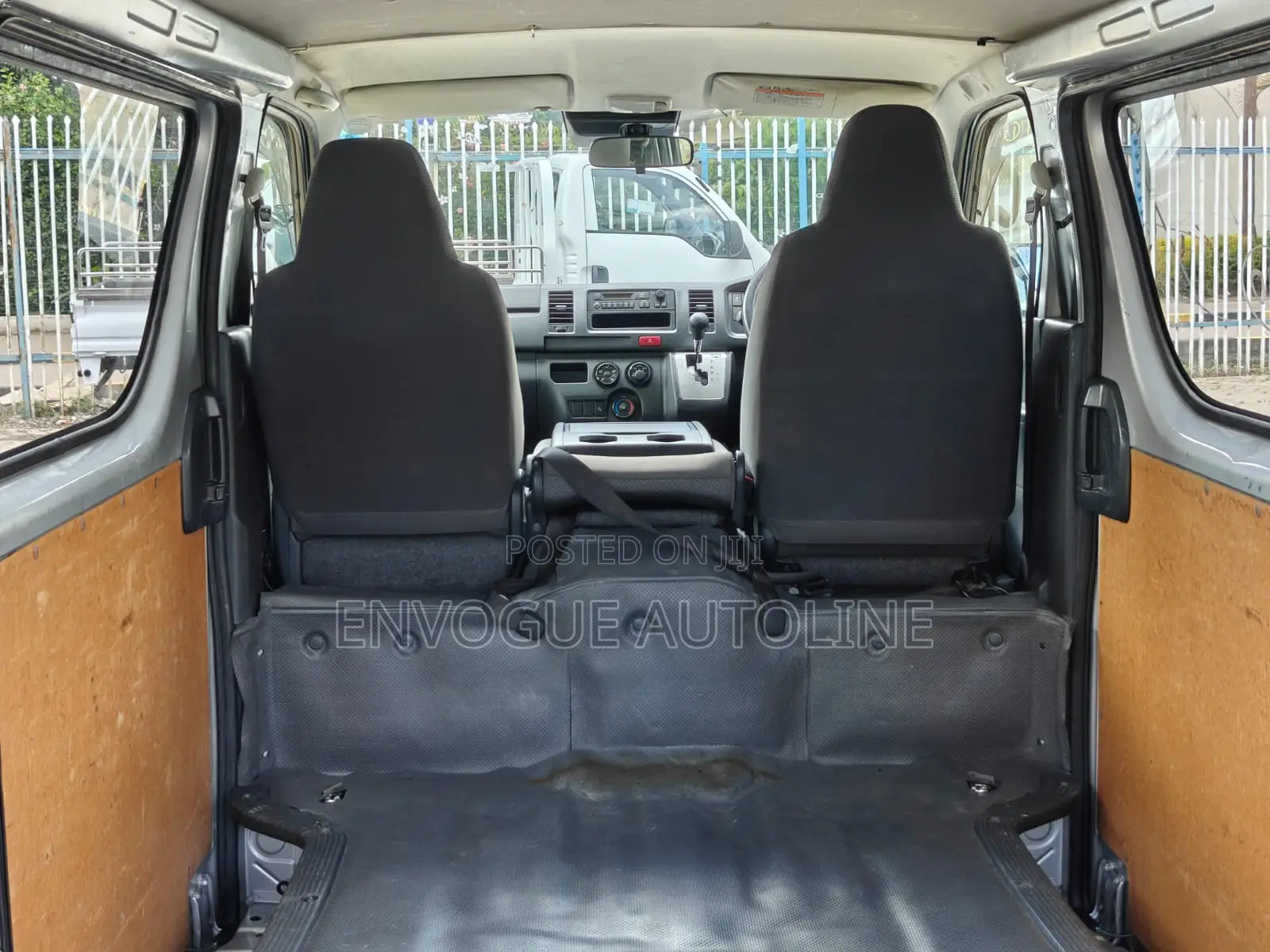 Toyota HiAce 2018 Silver