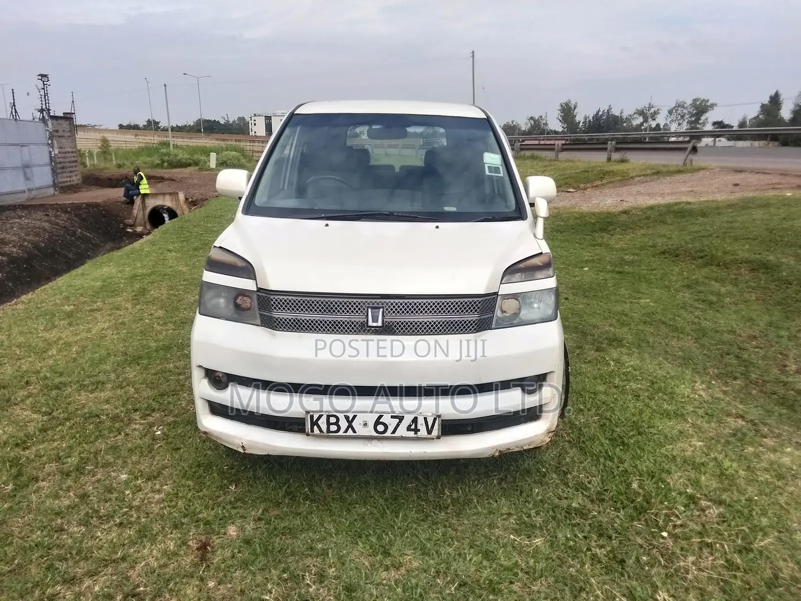 Toyota Voxy 2006 White