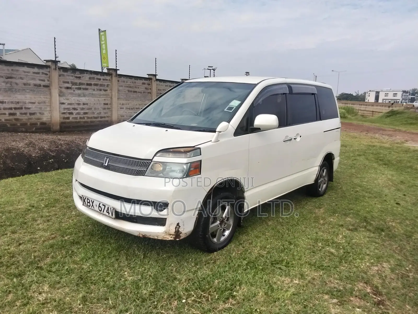 Toyota Voxy 2006 White