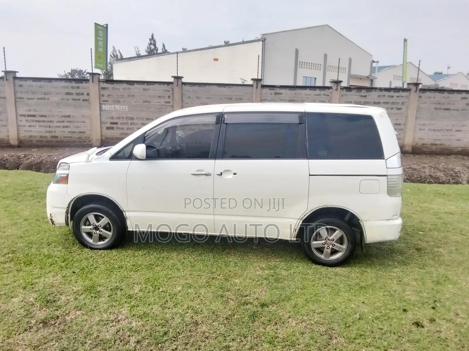 Toyota Voxy 2006 White
