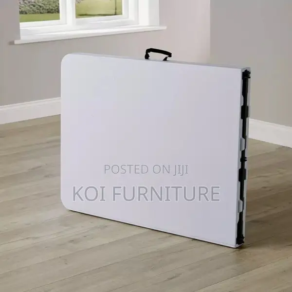 Office Table : White 6-Foot Plastic Folding Trestle Table