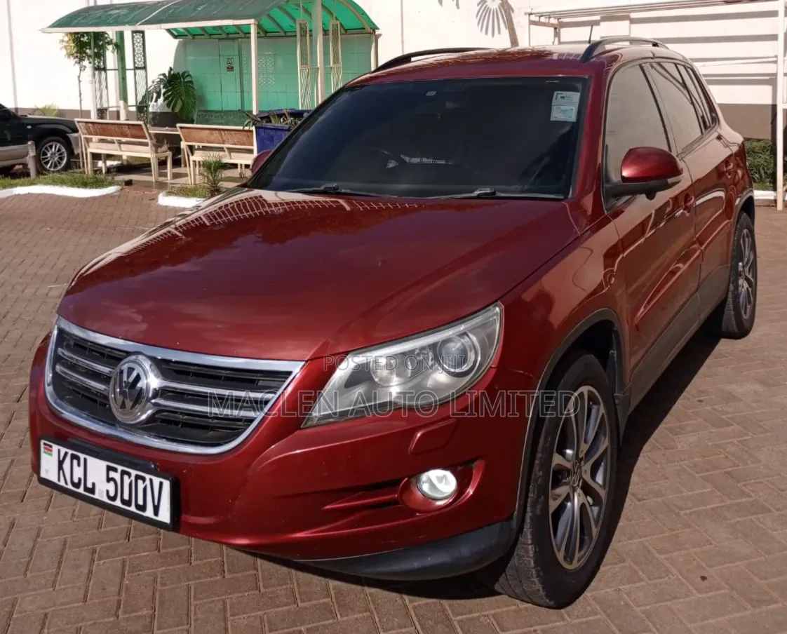 Volkswagen Tiguan 2010 Red
