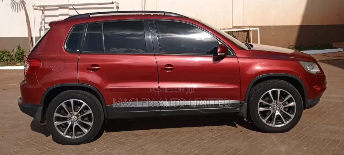 Volkswagen Tiguan 2010 Red