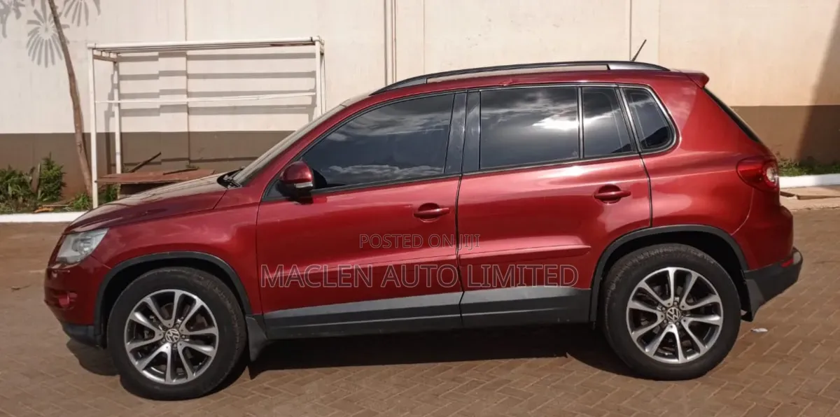 Volkswagen Tiguan 2010 Red