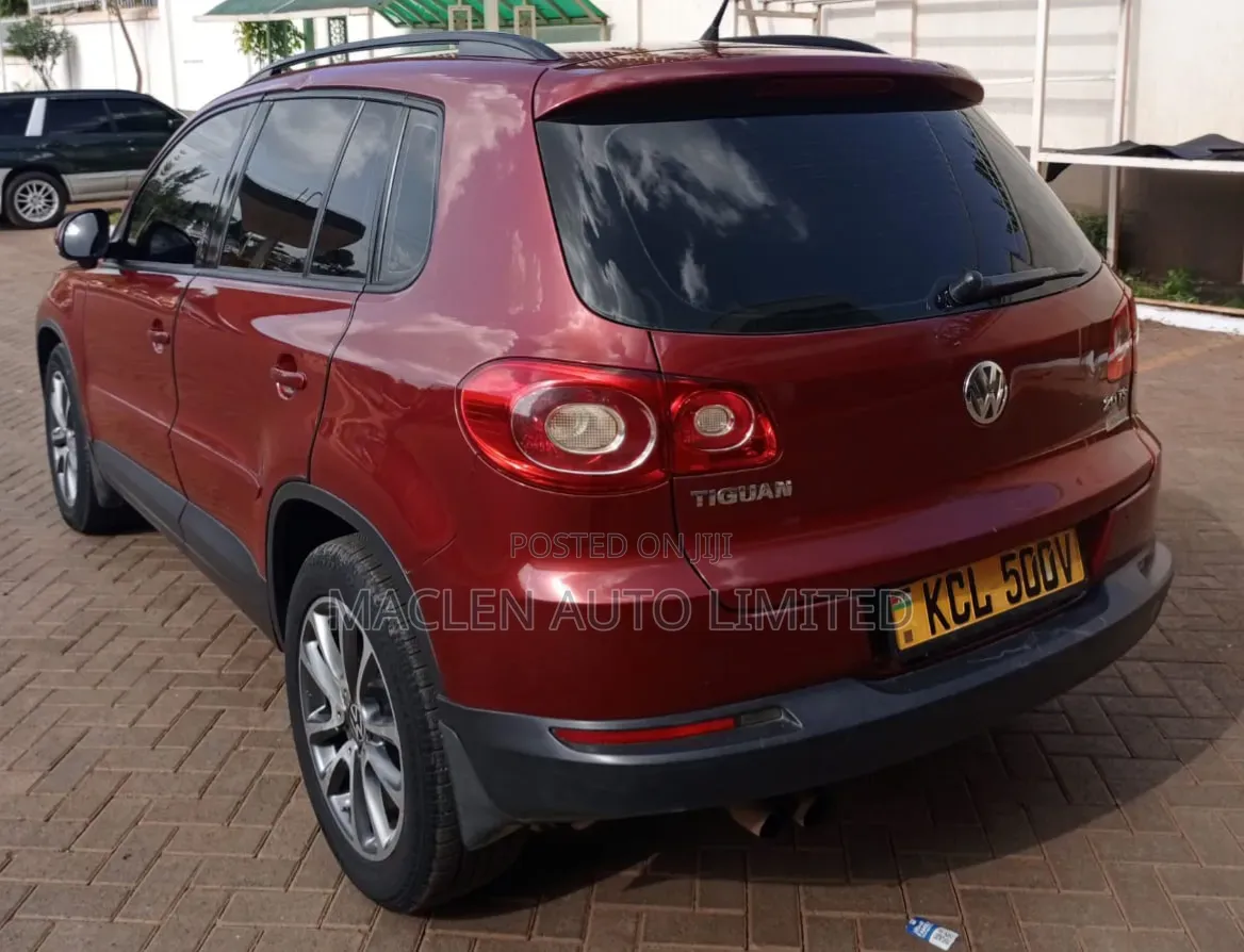 Volkswagen Tiguan 2010 Red