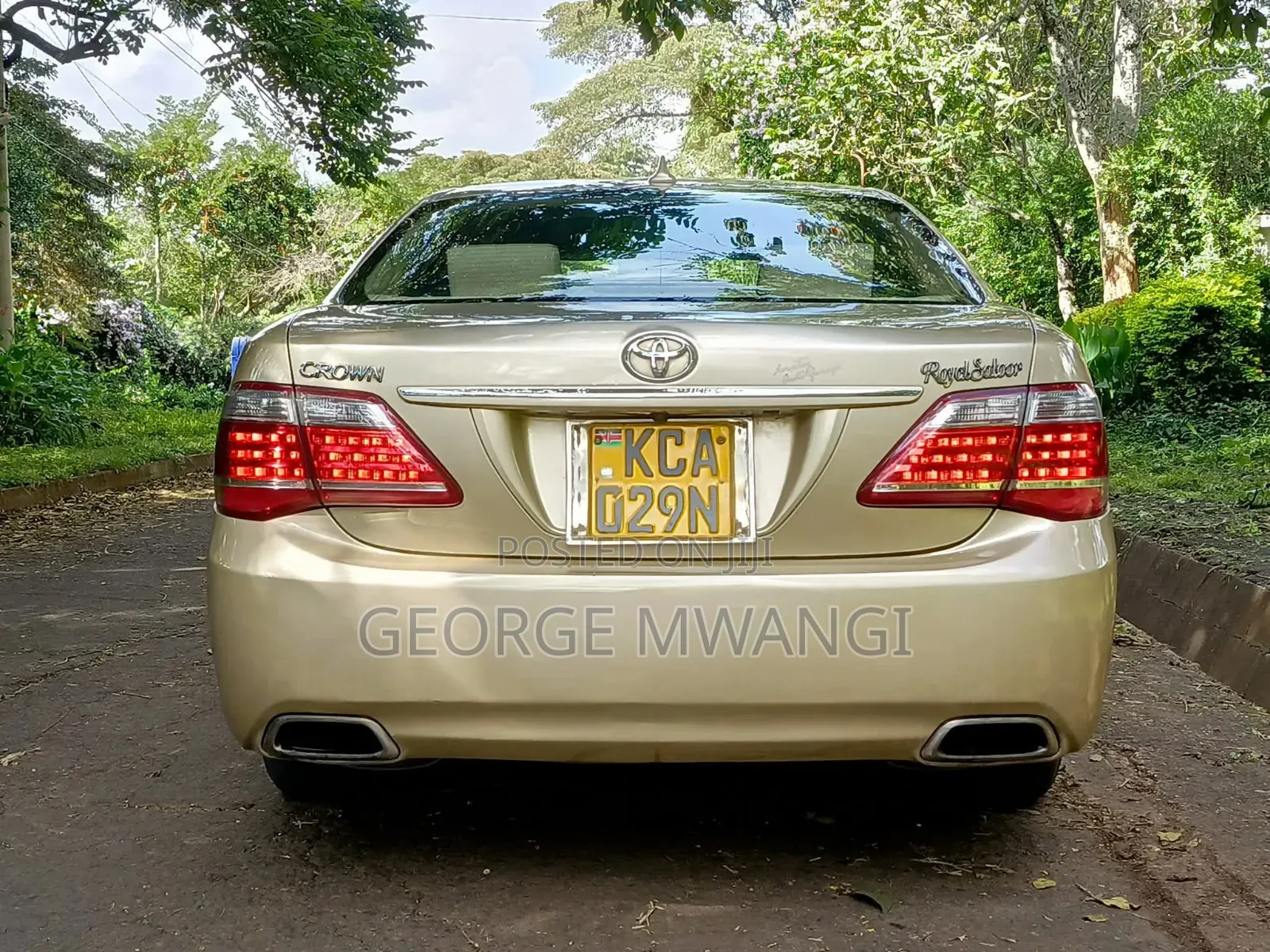 Toyota Crown 2010 Gold