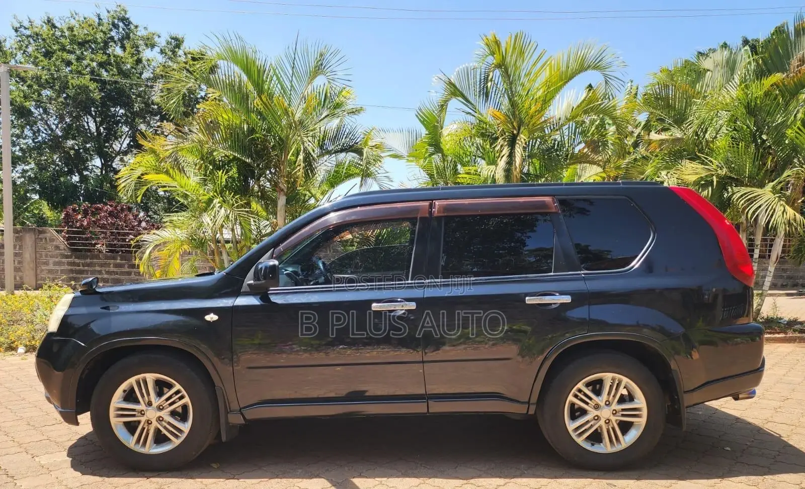 Nissan X-Trail 2012 Black