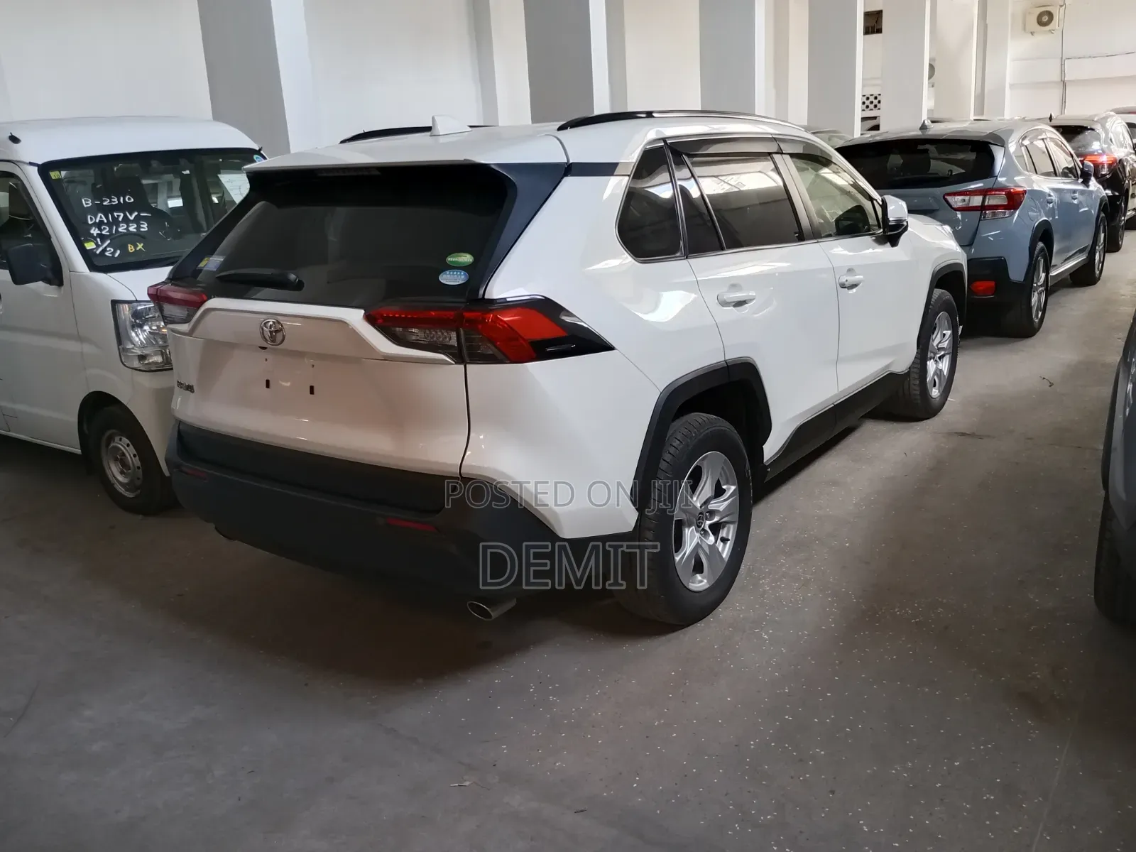 Toyota RAV4 LE AWD 2019 White