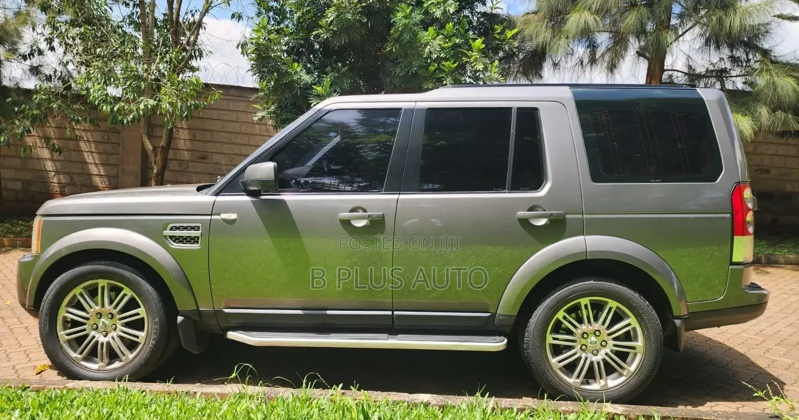 Land Rover Discovery 2010 Gray