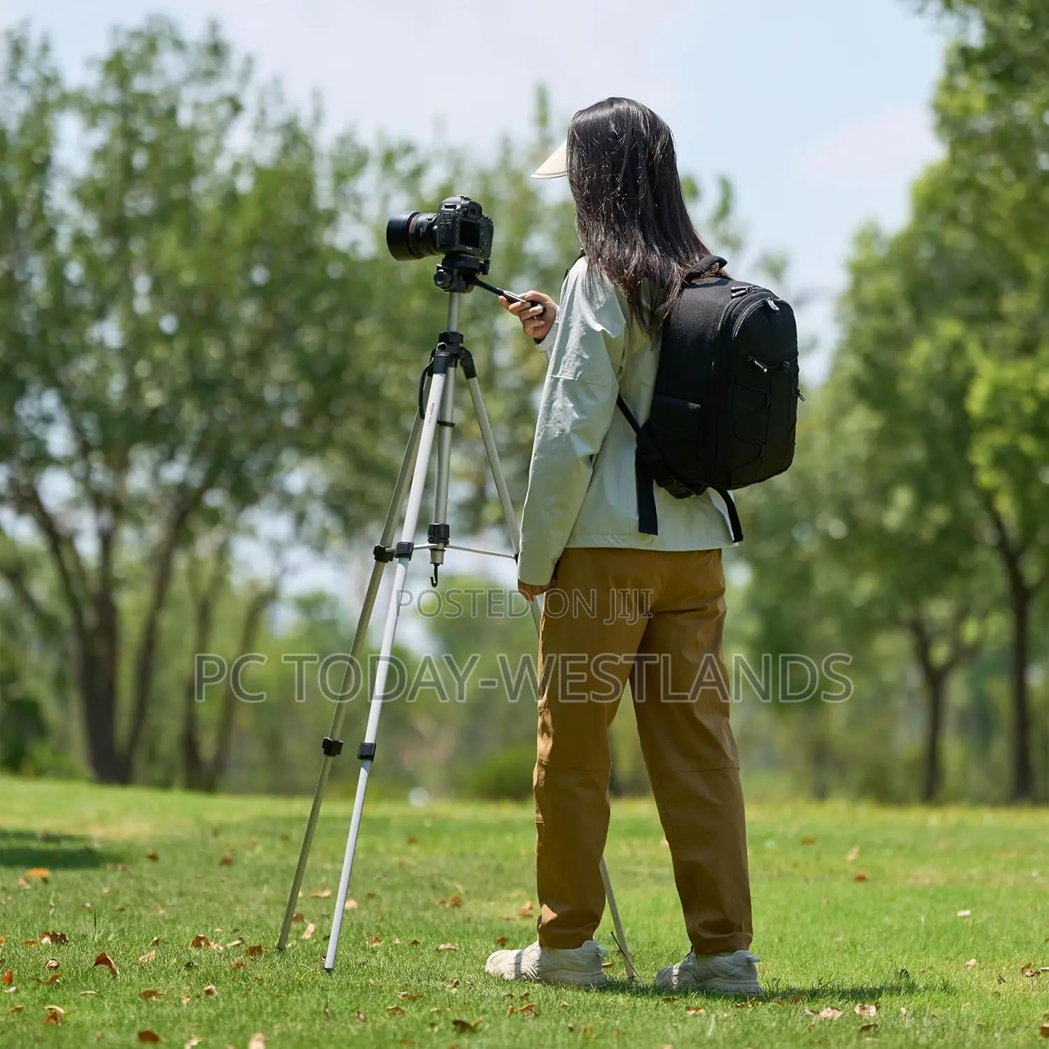 Amazon Basics 60-Inch Lightweight DSLR Tripod With Bag, Black