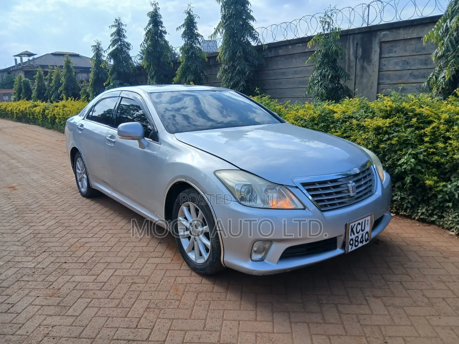 Toyota Crown 2012 Silver