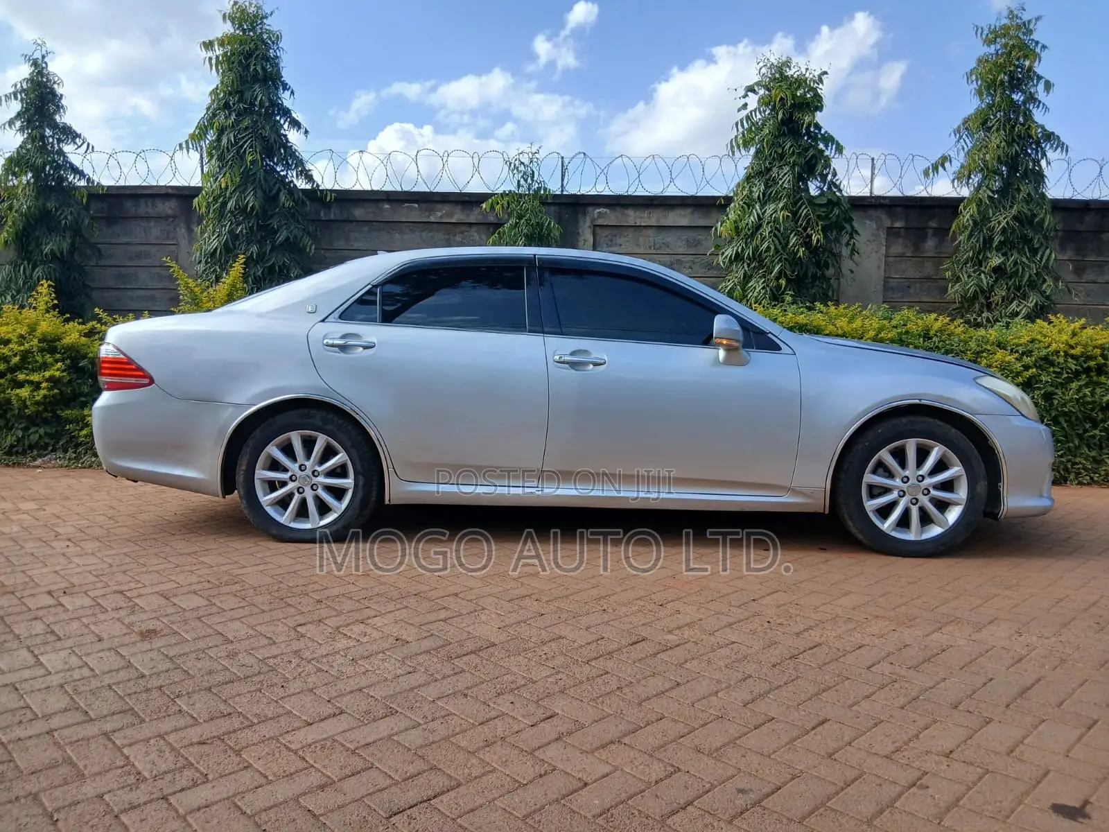 Toyota Crown 2012 Silver