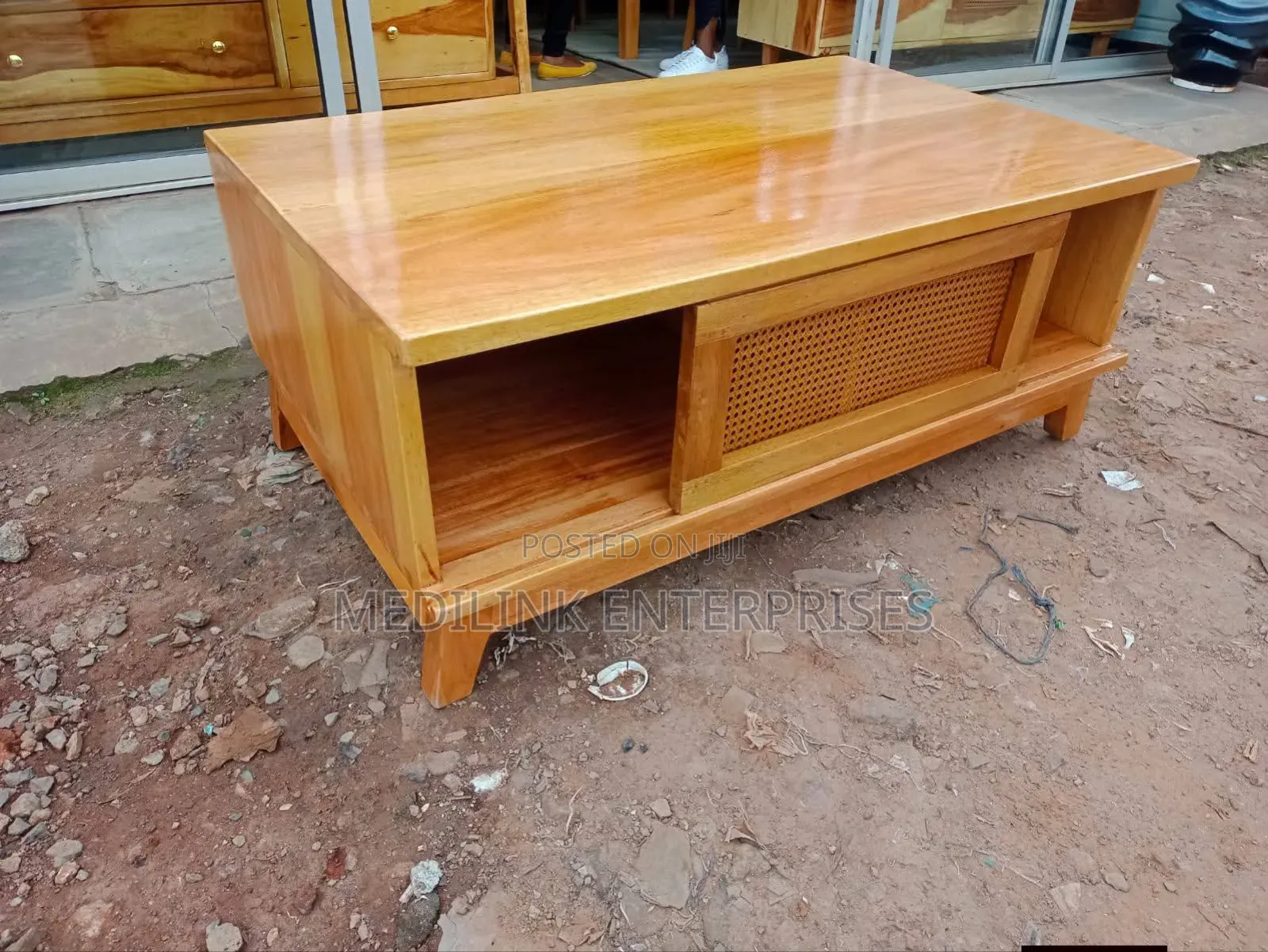 Customized Vanish Mahogany Boxed Coffee Table