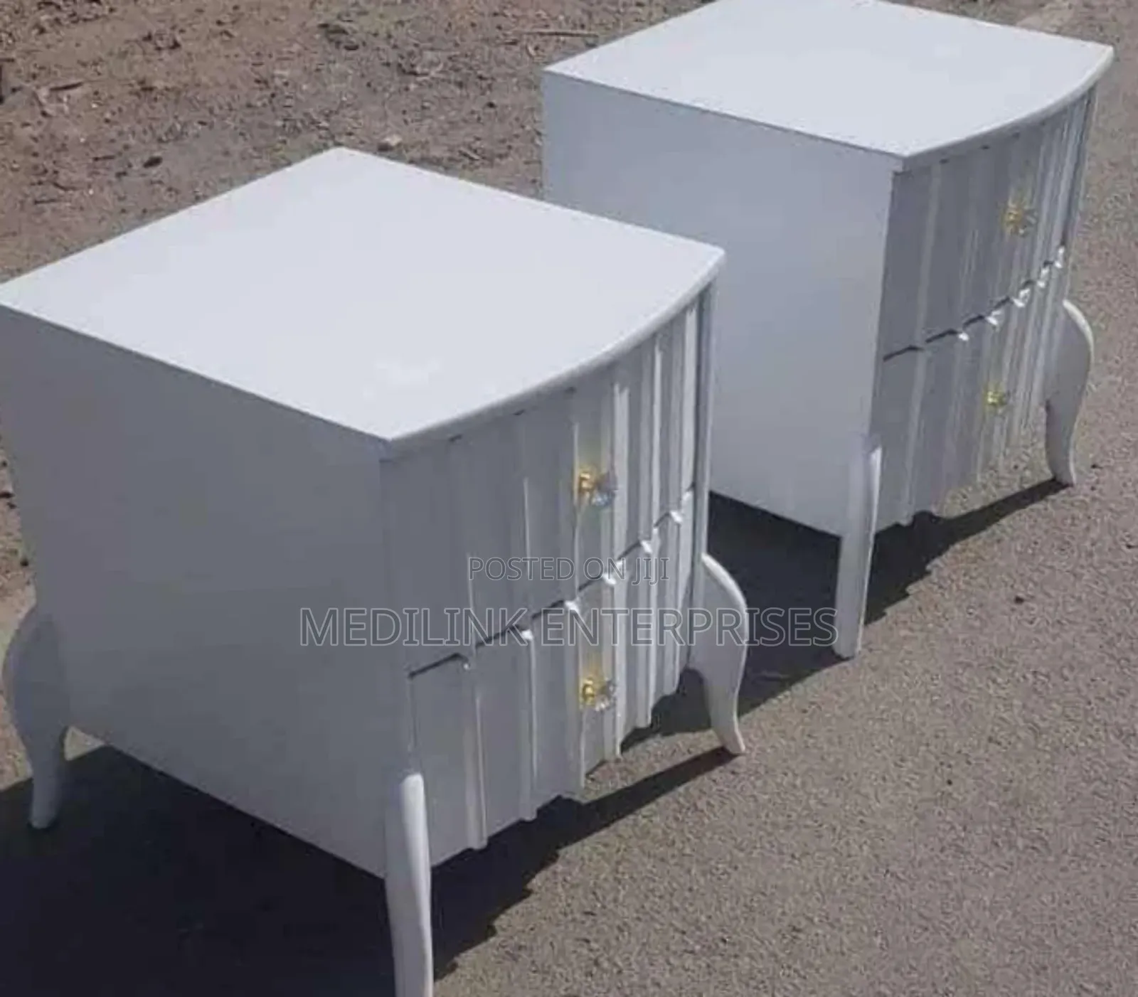 Whitish Cans Queen Legged Bed Side Drawers