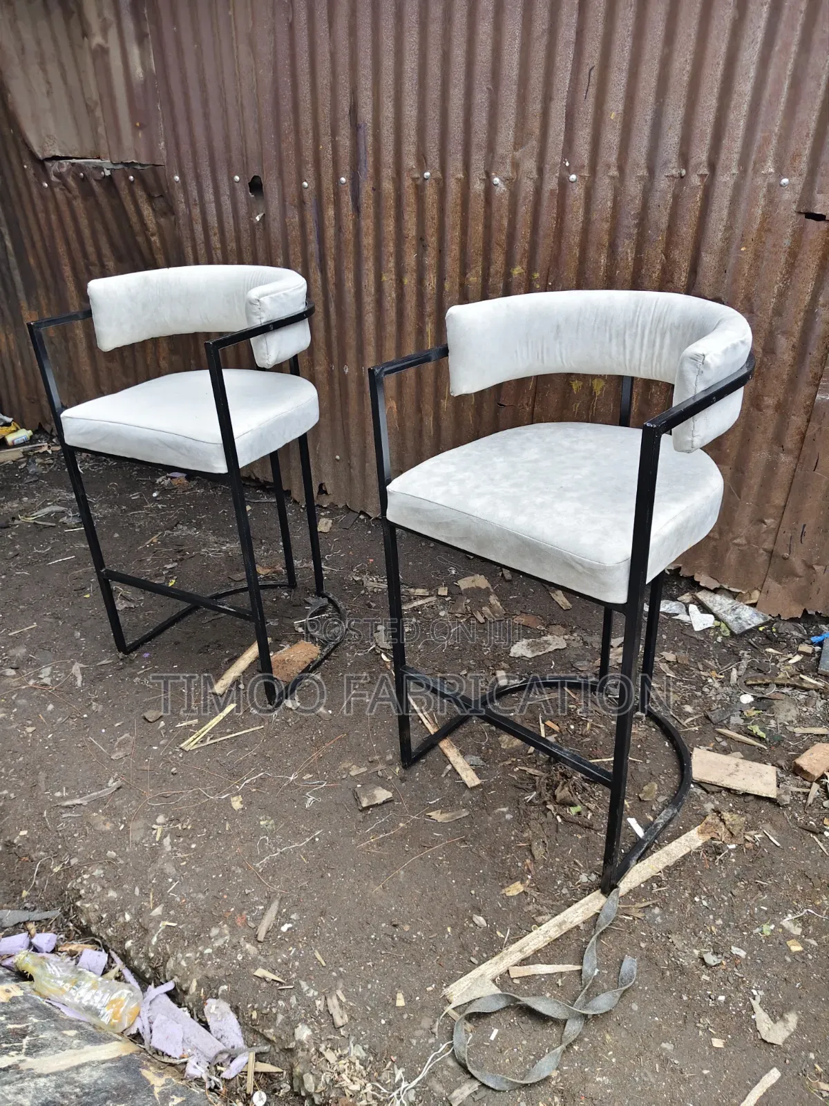 Make -Up Seats/Counter Seats