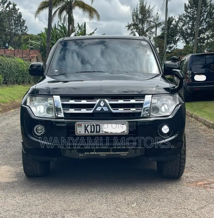 Mitsubishi Pajero 2013 Black