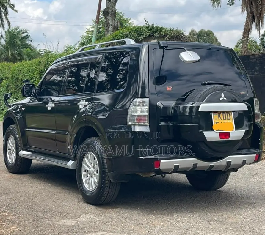Mitsubishi Pajero 2013 Black