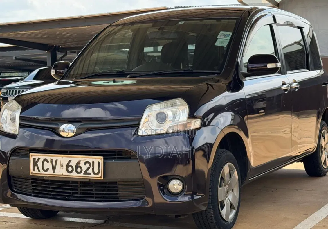 Toyota Sienta 2012 Brown