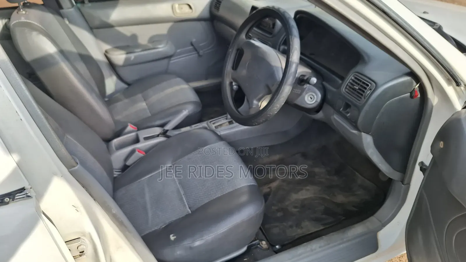 Toyota Corolla 2000 White