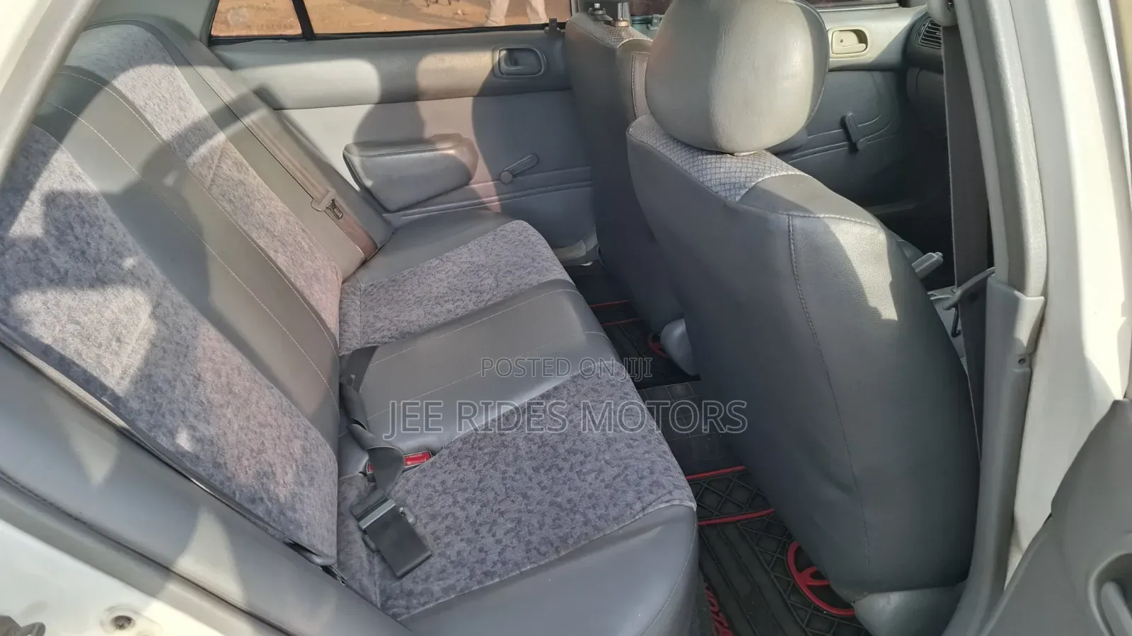 Toyota Corolla 2000 White