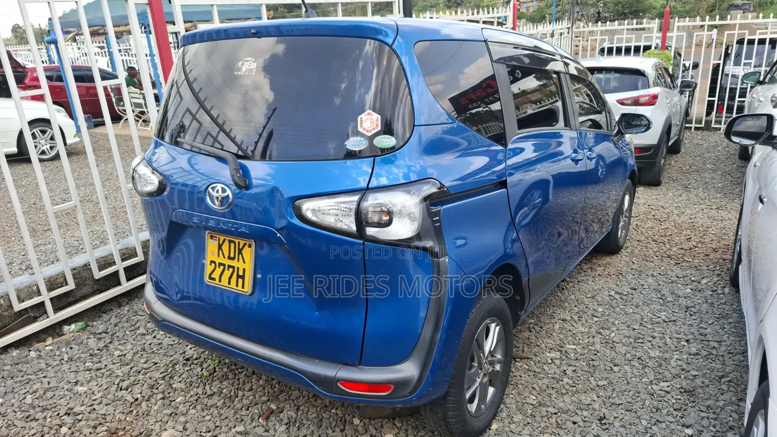Toyota Sienta 1.5 FWD (6-seater) 2016 Blue