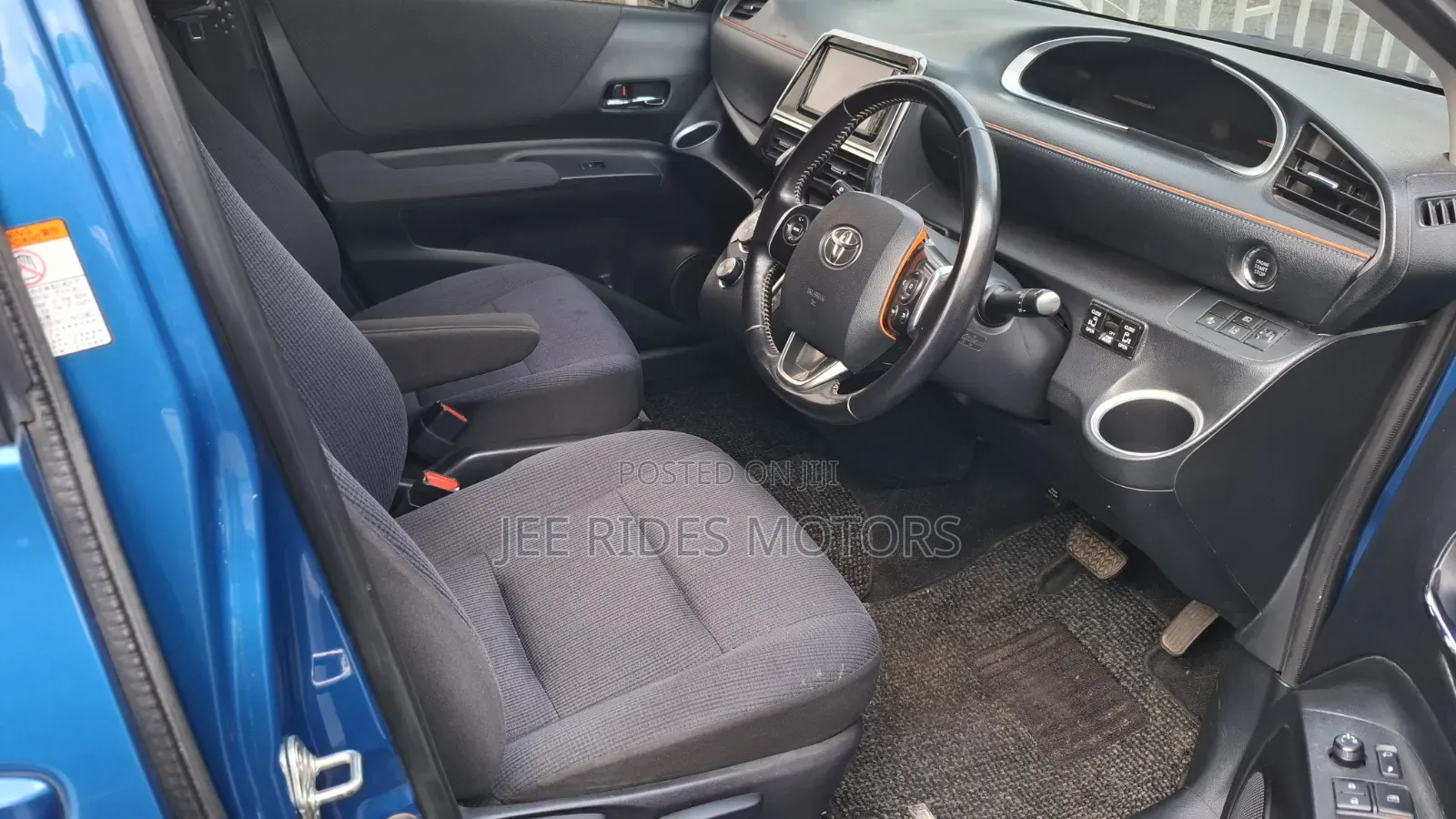Toyota Sienta 1.5 FWD (6-seater) 2016 Blue