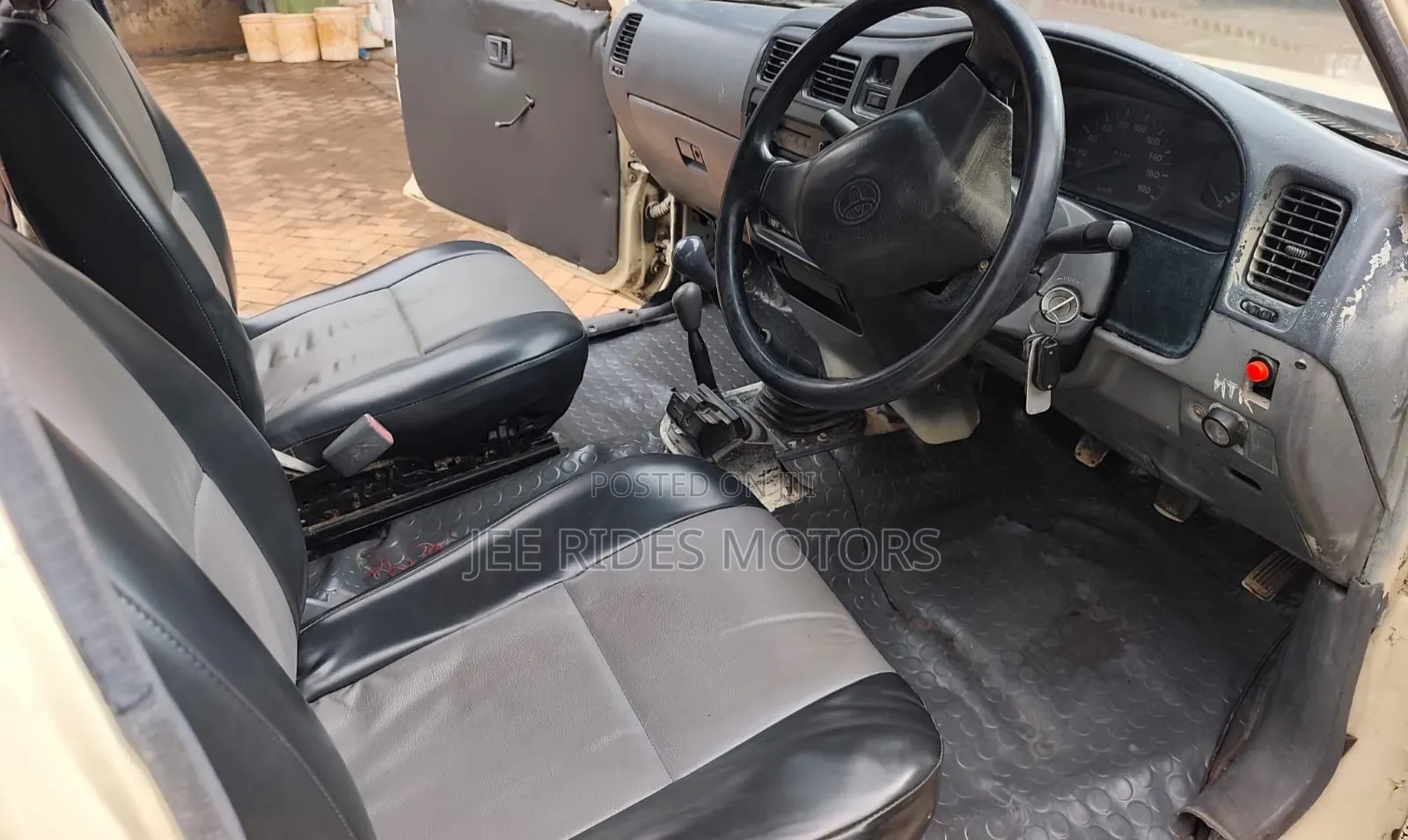 Toyota Hilux 2700i Raider 2004 White