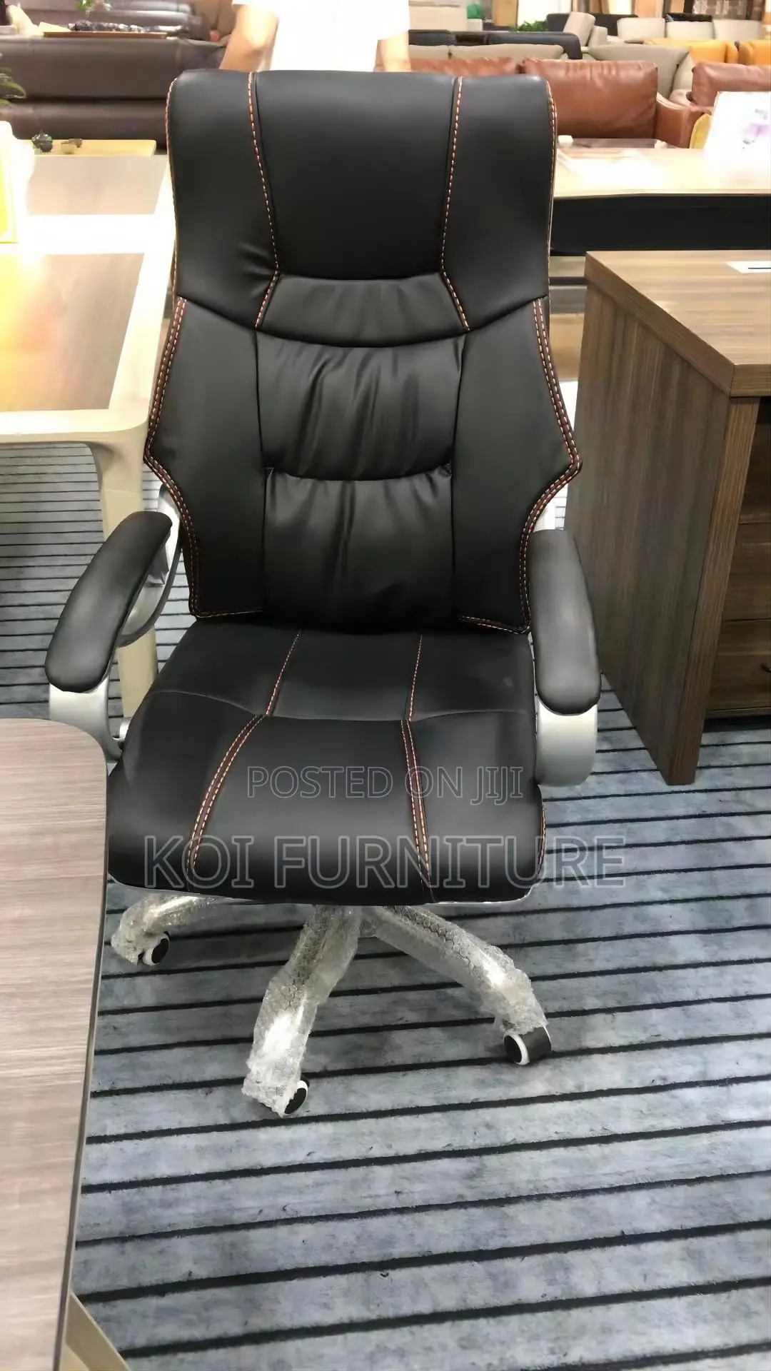 Office Desk : Dark Synthetic Leather Generic Executive Office Chair