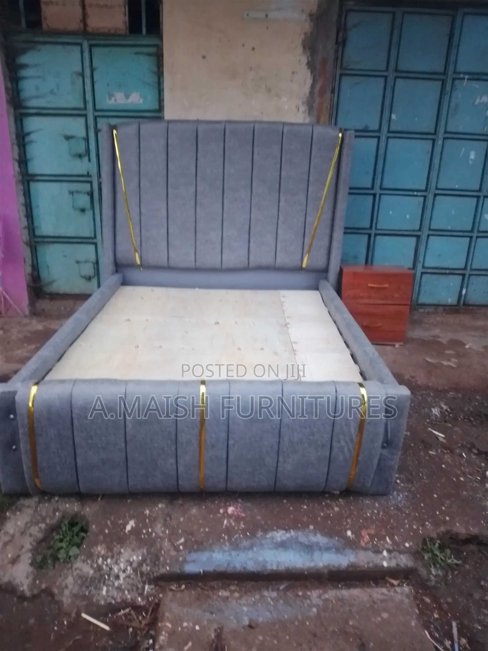 Grey Chester Seat