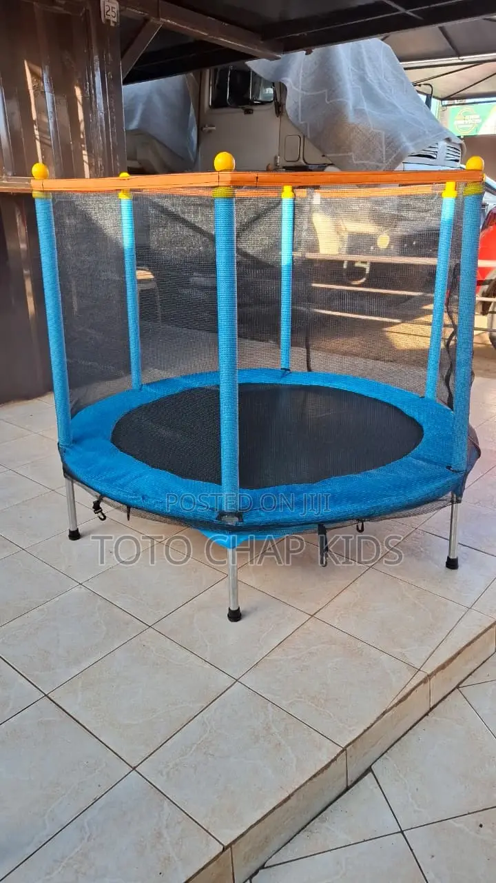 4 Ft Kids Trampoline With Enclosure Net, Basket Ball and Hoop, Pits